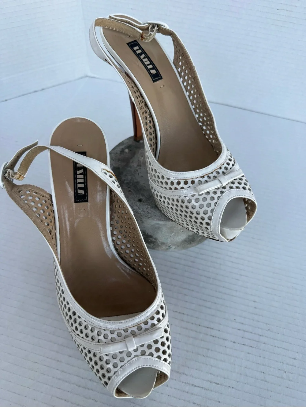 Le Silla White Perforated Leather Platform Peep Toe Heels Sz 40